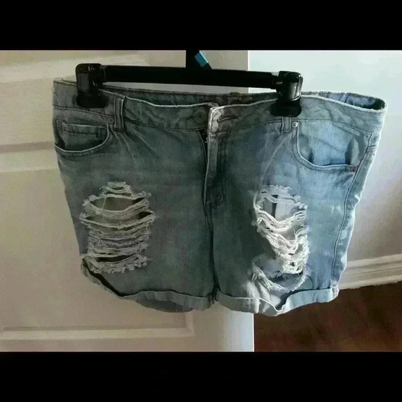 Rue 21 distressed  jeans - Picture 1 of 4